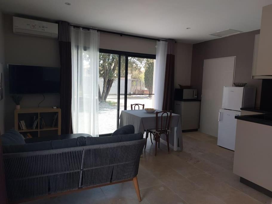 Villa Location Independante Au Coeur Des Alpilles Pour 2 Personnes Avec Jacuzzi Aureille Exterior foto
