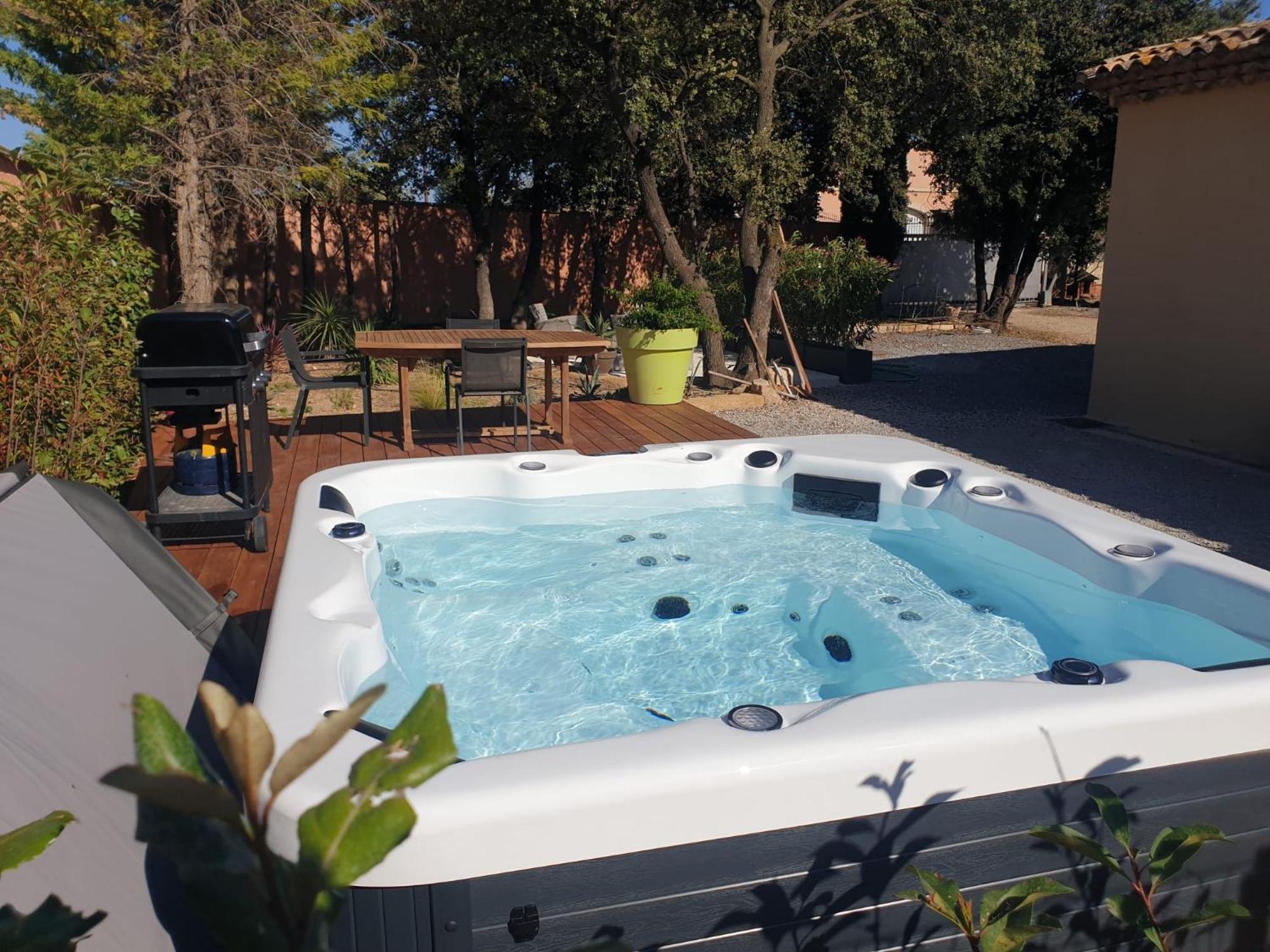 Villa Location Independante Au Coeur Des Alpilles Pour 2 Personnes Avec Jacuzzi Aureille Exterior foto